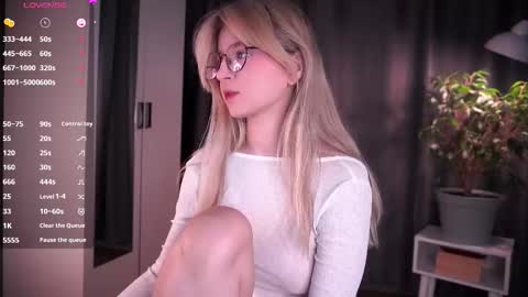 Snapshot of zegoi chatting on 11-12-25, 02:06 Avi online show from 11-12-25, 02:06