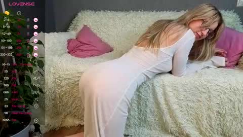 Snapshot of zegoi chatting on 11-26-25, 01:12 Avi online show from 11-26-25, 01:12