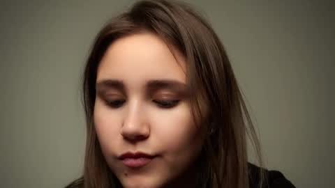 Emilia online show from 10-05-25, 01:04