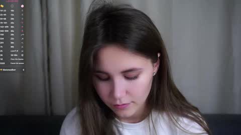 Emilia online show from 11-11-25, 11:49