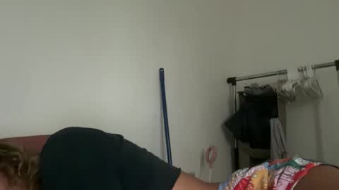 Snapshot of zellaxobella chatting on 09-10-25, 10:21 zellaxobella online show from 09-10-25, 10:21