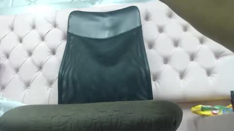 Snapshot of zelly_dirty chatting on 12-14-24, 01:05 zelly_dirty online show from 12-14-24, 01:05