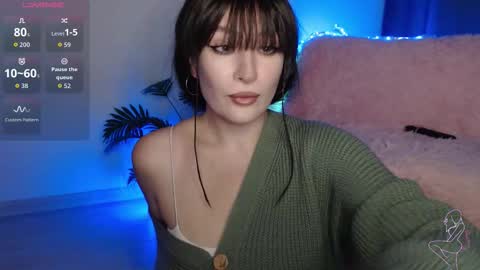 Snapshot of zemeee chatting on 10-29-25, 07:15 Clary online show from 10-29-25, 07:15