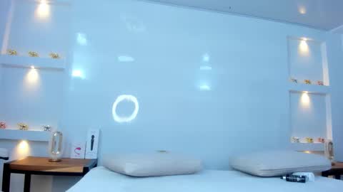 Zenda Evans online show from 10-29-25, 04:15