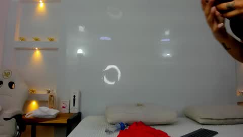 Zenda Evans online show from 12-22-25, 03:47