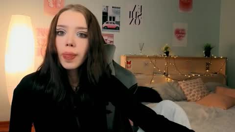 Snapshot of zeneexe chatting on 03-12-26, 07:31 Lara online show from 03-12-26, 07:31