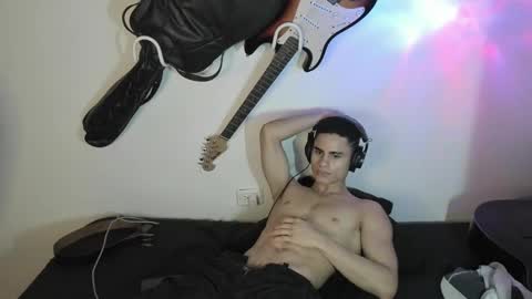 Snapshot of zenhzu chatting on 12-20-24, 04:53 zenzhu online show from 12-20-24, 04:53