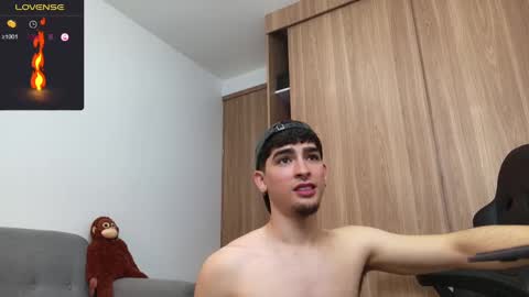 Snapshot of zenn_rush chatting on 12-14-24, 12:12 Zenn online show from 12-14-24, 12:12