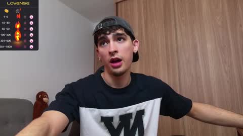 Snapshot of zenn_rush chatting on 12-17-24, 11:17 Zenn online show from 12-17-24, 11:17