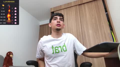 Snapshot of zenn_rush chatting on 12-18-24, 12:07 Zenn online show from 12-18-24, 12:07