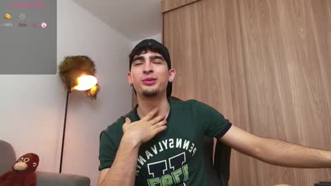 Snapshot of zenn_rush chatting on 01-29-25, 12:35 Zenn online show from 01-29-25, 12:35