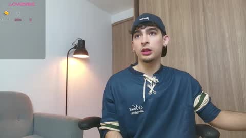 Snapshot of zenn_rush chatting on 02-17-25, 01:32 Zenn online show from 02-17-25, 01:32