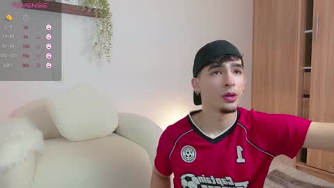 Snapshot of zenn_rush chatting on 03-05-25, 01:06 Zenn online show from 03-05-25, 01:06