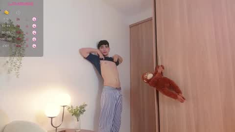 Snapshot of zenn_rush chatting on 03-10-25, 02:05 Zenn online show from 03-10-25, 02:05