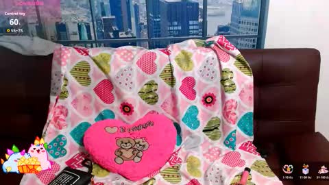 Snapshot of zephyro6 chatting on 10-21-25, 12:17 zephyro online show from 10-21-25, 12:17