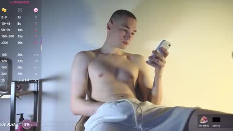 Snapshot of zerotocumin60sec chatting on 01-18-26, 06:06 Yanny online show from 01-18-26, 06:06