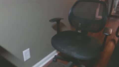 Snapshot of zerozero5555 chatting on 04-24-26, 04:15 bambi cumslut online show from 04-24-26, 04:15