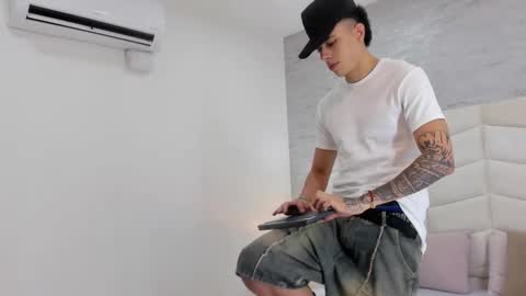 Sebas online show from 10-16-25, 02:34