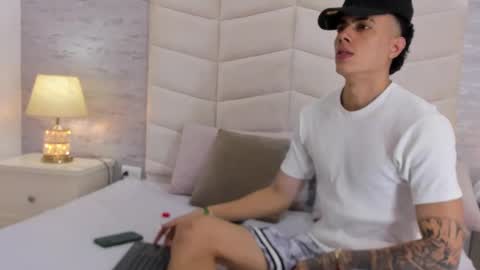 Sebas online show from 10-18-25, 04:26