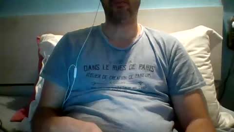 Snapshot of zeus00811 chatting on 10-28-25, 05:33 zeus online show from 10-28-25, 05:33
