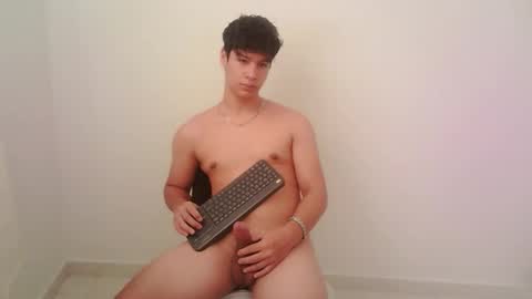 zeus_183 online show from 11-19-25, 02:28