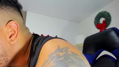 Snapshot of zeus_strong93 chatting on 12-11-24, 11:43 zeus strong online show from 12-11-24, 11:43