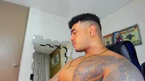 Snapshot of zeus_strong93 chatting on 01-13-25, 01:02 zeus strong online show from 01-13-25, 01:02