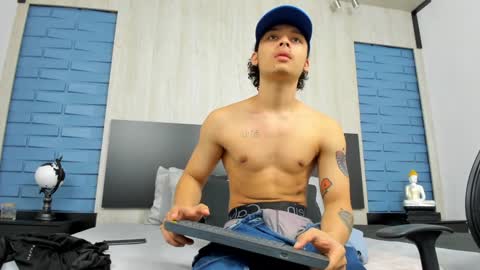 zeus online show from 12-03-24, 03:22