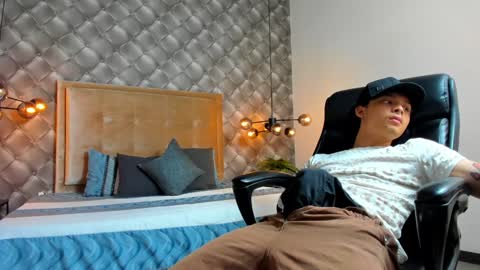 zeus online show from 12-19-24, 06:34