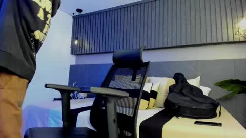 zeus online show from 02-12-25, 03:29