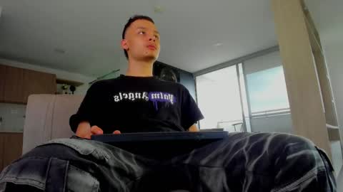 Snapshot of zeusjeff chatting on 11-03-25, 08:10 zeus online show from 11-03-25, 08:10