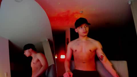 Snapshot of zeusjeff chatting on 11-18-25, 07:02 zeus online show from 11-18-25, 07:02