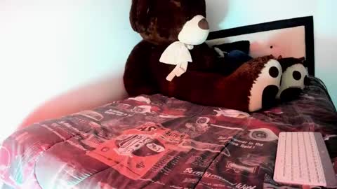 Snapshot of zeusjeff chatting on 11-24-25, 11:26 zeus online show from 11-24-25, 11:26