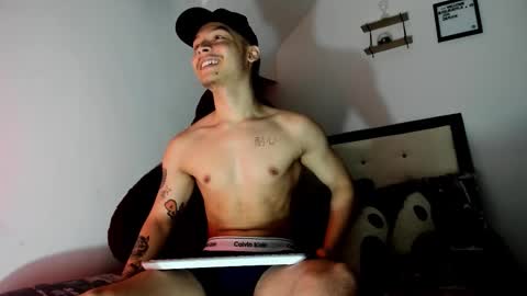 Snapshot of zeusjeff chatting on 11-27-25, 06:21 zeus online show from 11-27-25, 06:21