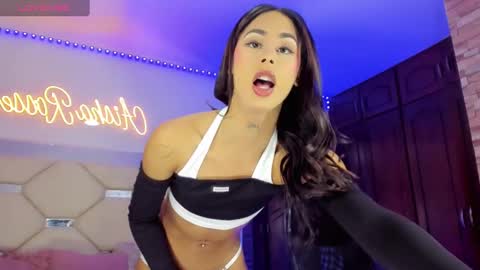 Snapshot of zeuss_x chatting on 01-21-25, 05:16 Aisha Alejandra Rosse Deus online show from 01-21-25, 05:16