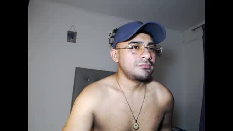 Snapshot of zeussexyhot chatting on 05-15-26, 05:58 zeussexyhot online show from 05-15-26, 05:58