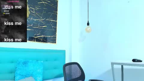 ZHAMIRA  ANDRES online show from 10-26-25, 09:53