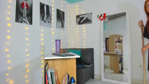 Snapshot of zhara_becherovka chatting on 01-09-25, 07:29 Zhara online show from 01-09-25, 07:29