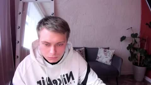 Snapshot of zherealkrugi chatting on 11-26-25, 09:10 zherealkrugi online show from 11-26-25, 09:10