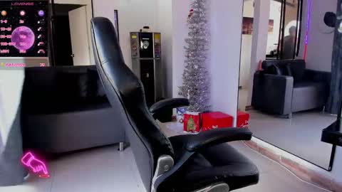 zhoestrong online show from 12-12-24, 09:37