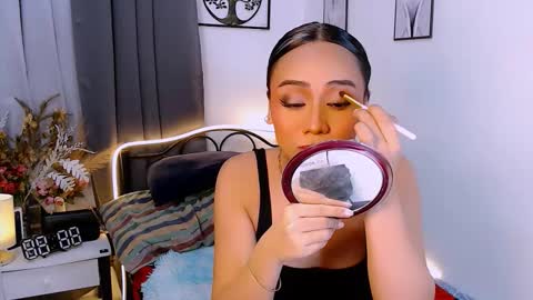 Snapshot of zialustts chatting on 10-19-25, 03:56 Zia online show from 10-19-25, 03:56