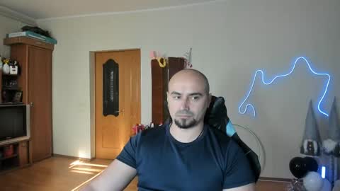 Ziesh online show from 05-03-26, 01:39