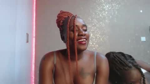 Snapshot of zinadine_ chatting on 02-15-26, 07:27 Zinadine online show from 02-15-26, 07:27