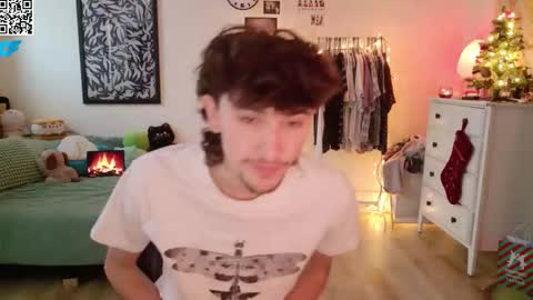 Snapshot of zipdown_ chatting on 12-13-25, 08:36 zipdown online show from 12-13-25, 08:36