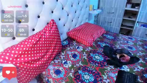 Snapshot of zisary chatting on 02-28-25, 11:36 Zisary online show from 02-28-25, 11:36