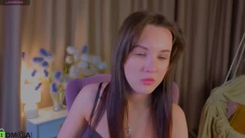 Zlata  Mon Tue Thu Fri Sun Sa GMT 3 0000pm - 0600pm  online show from 10-26-25, 04:13