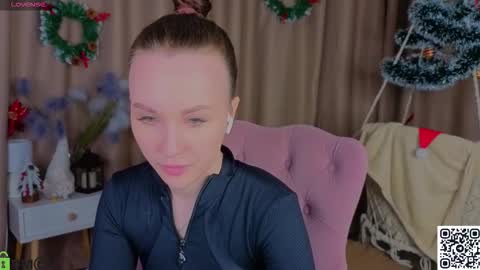 Zlata  Mon Tue Thu Fri Sun Sa GMT 3 0000pm - 0600pm  online show from 12-14-25, 09:03