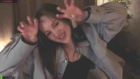 Zlata  Mon Tue Thu Fri Sun Sa GMT 3 0000pm - 0600pm  online show from 03-25-26, 09:15