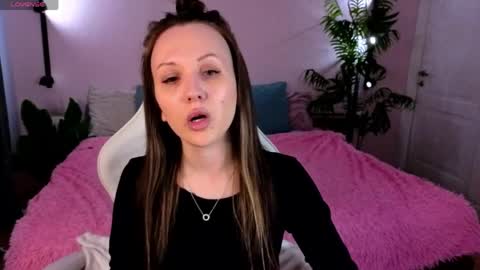 Zlata  Mon Tue Thu Fri Sun Sa GMT 3 0000pm - 0600pm  online show from 04-25-26, 09:01