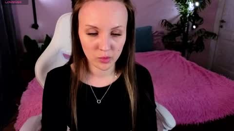 Zlata  Mon Tue Thu Fri Sun Sa GMT 3 0000pm - 0600pm  online show from 04-25-26, 01:41